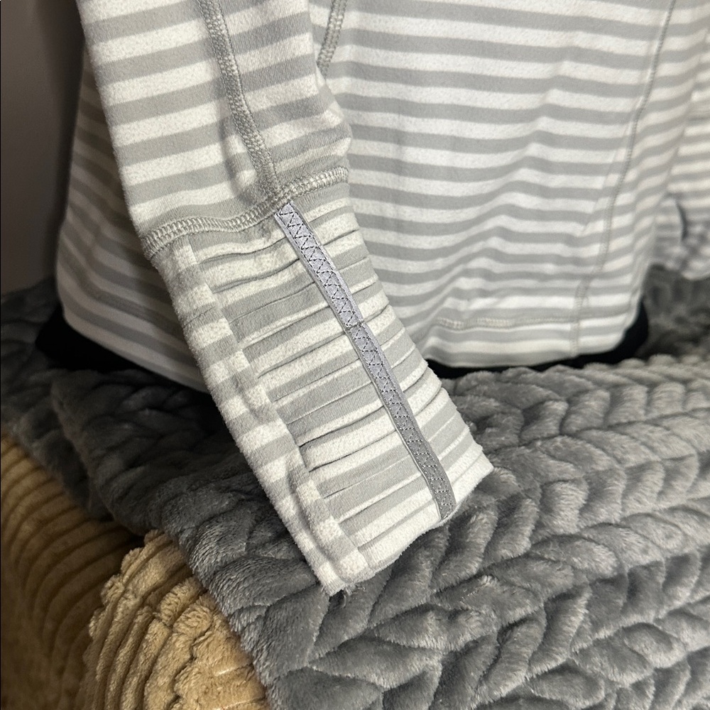Lululemon Run: Back On Track Pullover
White & Silver Stripe lightweight hoodie 6 - Picture 5 of 7